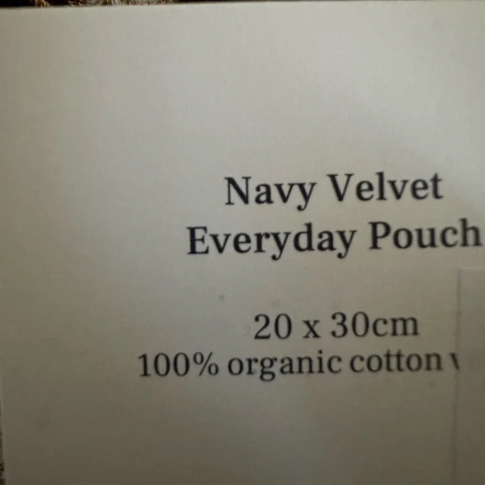 Elizabeth Scarlett Exclusive Camelia Flower Everyday Pouch with Dust Bag NWT